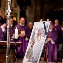 Stephansdom: Österreich nahm Abschied von Papst Franziskus / Erzdiözese Wien/ Schönlaub, Stephan Schönlaub Stephansdom: Österreich nahm Abschied von Papst Franziskus